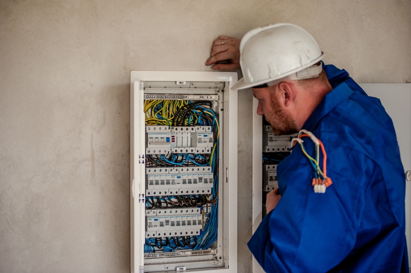 electricite-MONTFORT SUR ARGENS-min_electrician-2755683